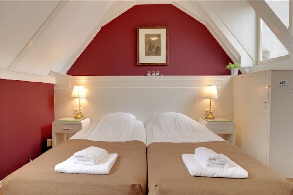 Deluxe Double or Twin Room thumbnail 5