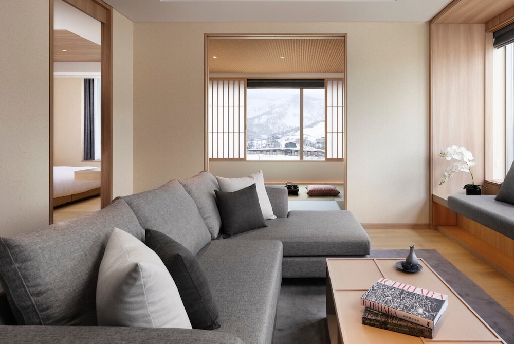 One Bedroom Corner Suite with Tatami, Non Smoking - Photo 1
