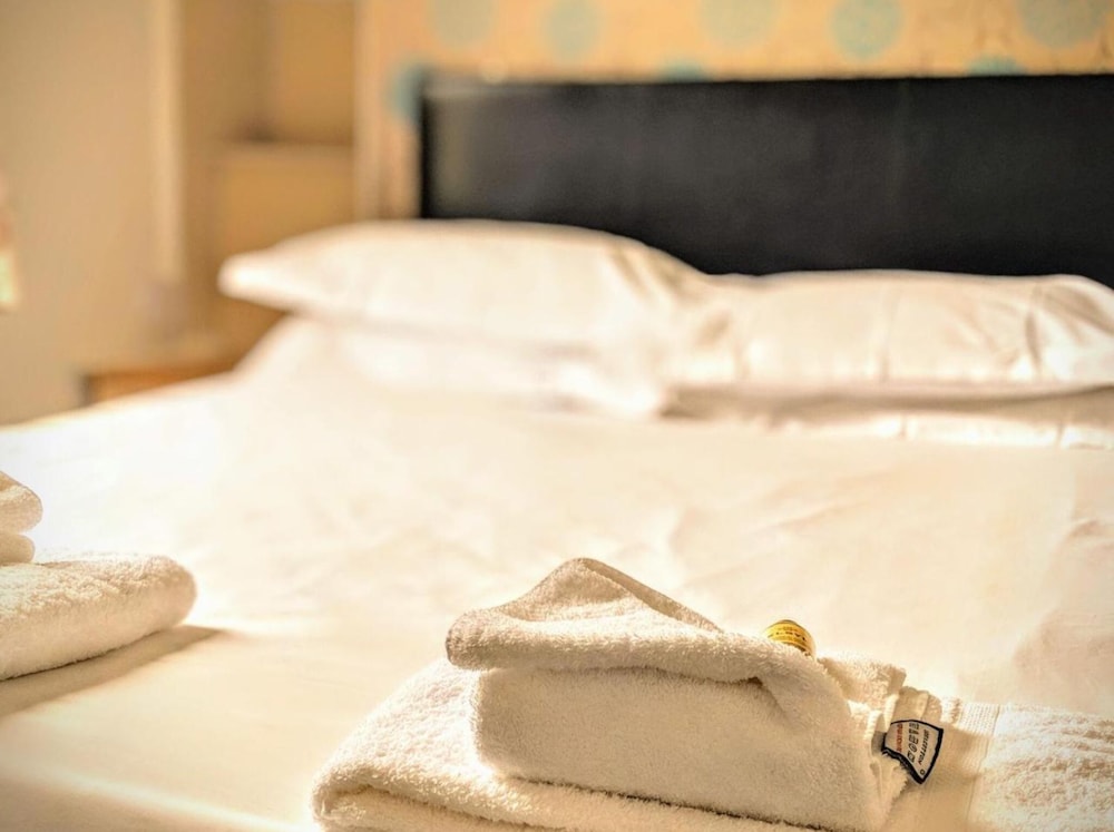 Standard Double Room, Ensuite - Photo 16
