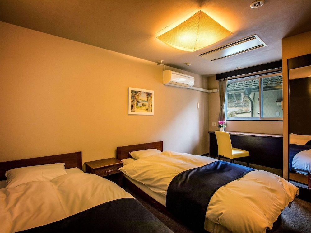 Economy Twin Room without Bath (No View), Non-Smoking