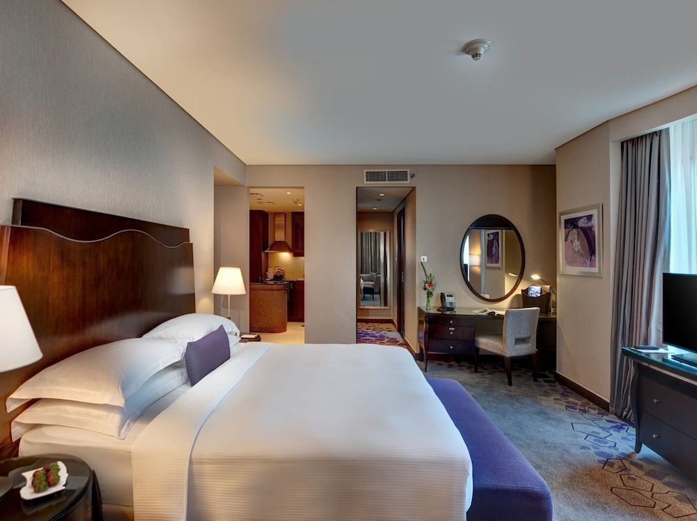Room, 1 King Bed (Large Corner)