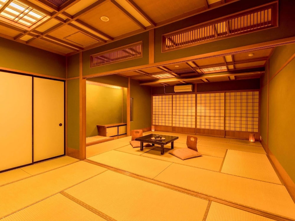 Superior Japanese Style 2-Room 7-pax Room with bath, Non-Smoking photo 1