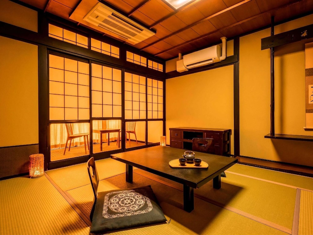 Economy Japanese Style 4-pax Room without Bath, Non-Smoking