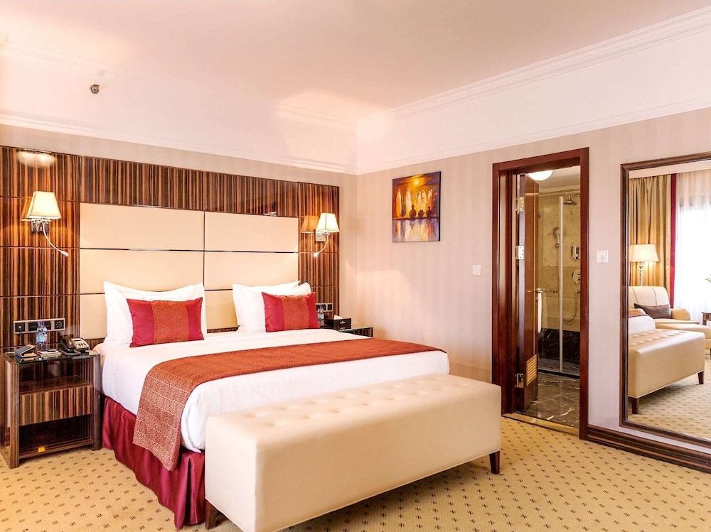 Suite, 1 King Bed photo 2