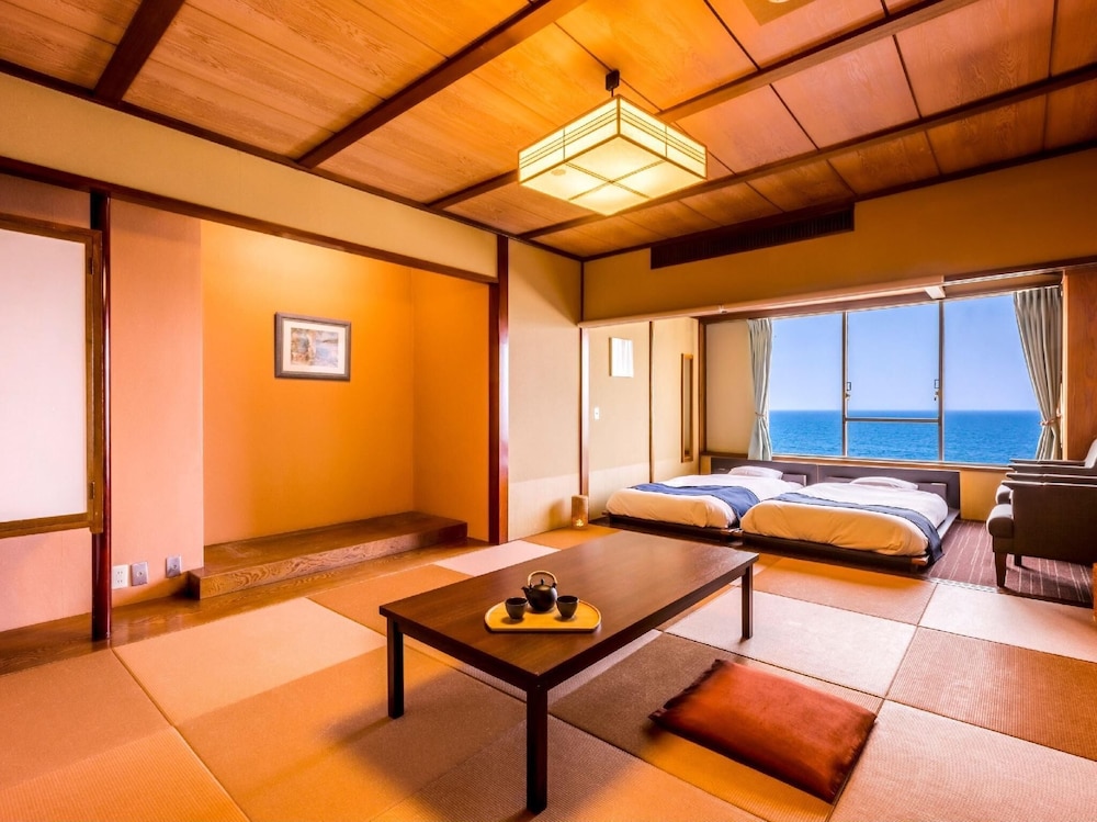 Standard Japanese Western Style Room for 5 people with Bath, Non-Smoking photo 1