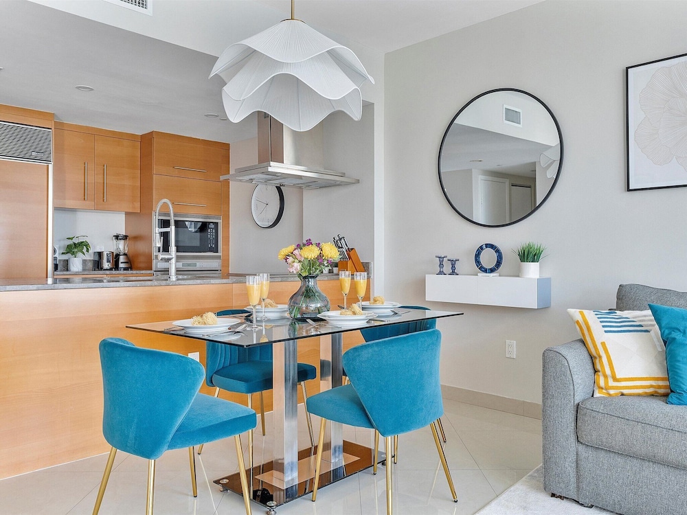 Boutique Apart, 1 King & Sofa Bed, Sauna, River/City Views, Balcony3703