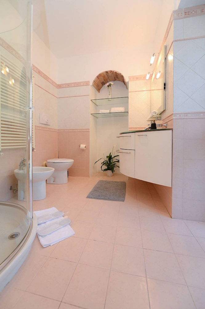 One & Only Lake View Apartment in Central Como, Photo 28