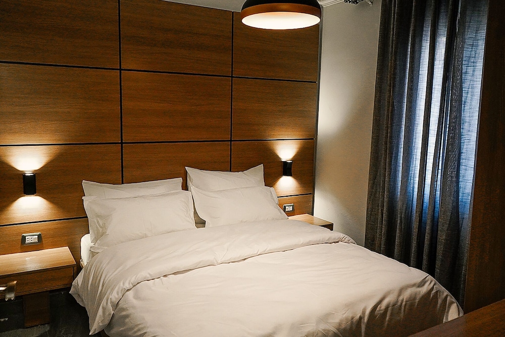 Signature Suite