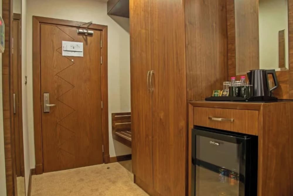 Deluxe Room King - Photo 3