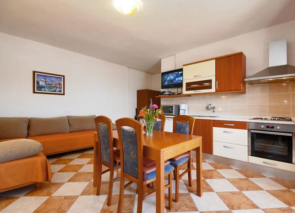 Apartment (One Bedroom Apartment with Balcony an)