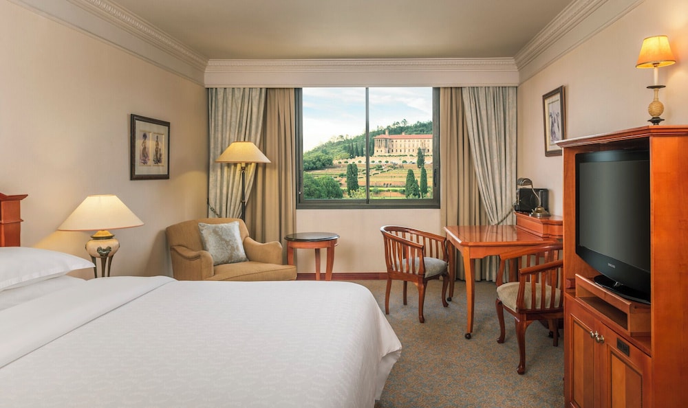 Single Room, 1 King Bed, City View - Photo 1