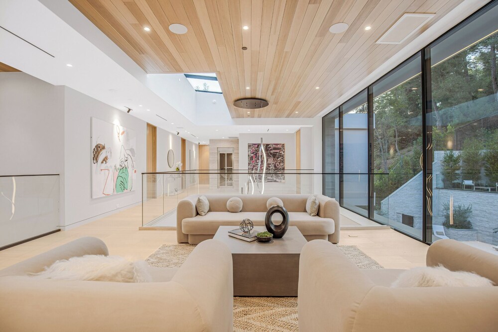Luxury House, Multiple Beds, Pool Access, Mountain View (Hutton Modern) photo 2