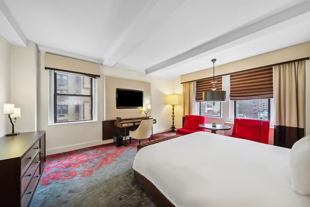 1 King Bed Corner Room