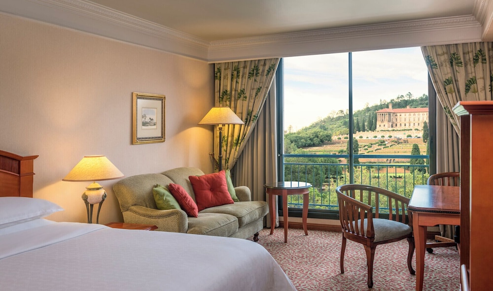 Club Single Room, 1 King Bed, City View, Executive Level photo 1