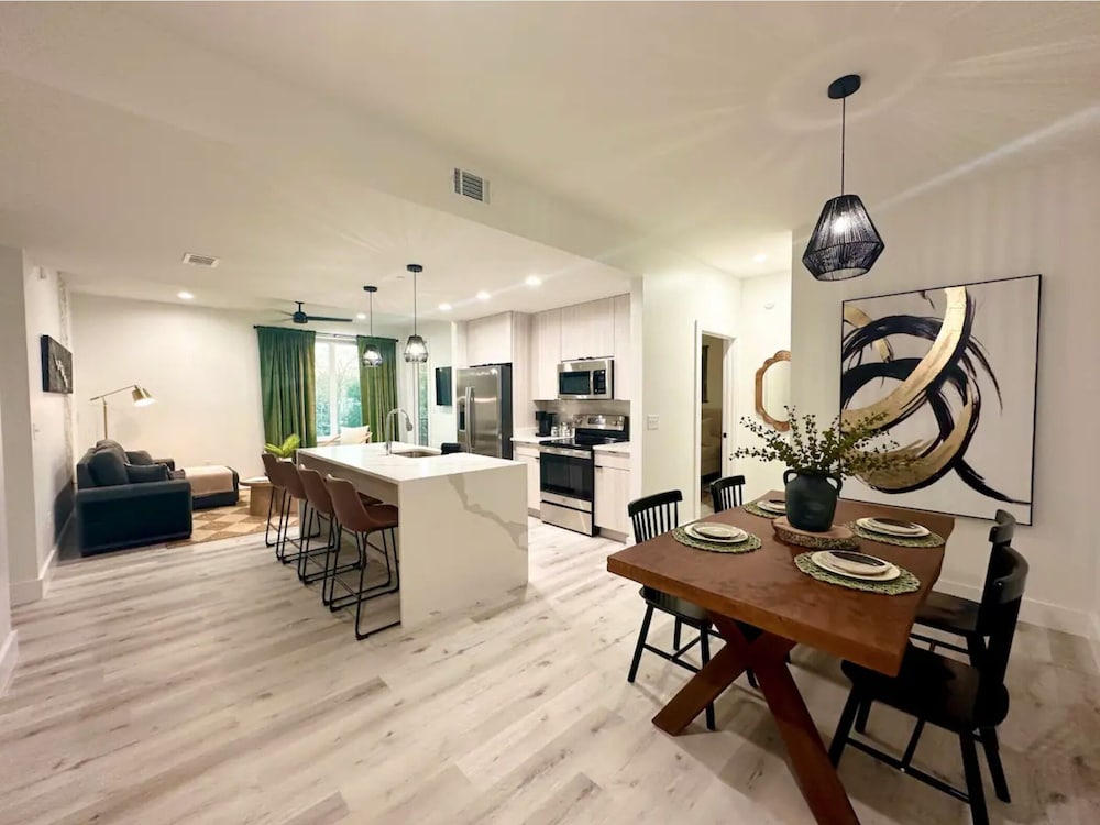 Comfort Condo, 2 Bedrooms, Pool Access