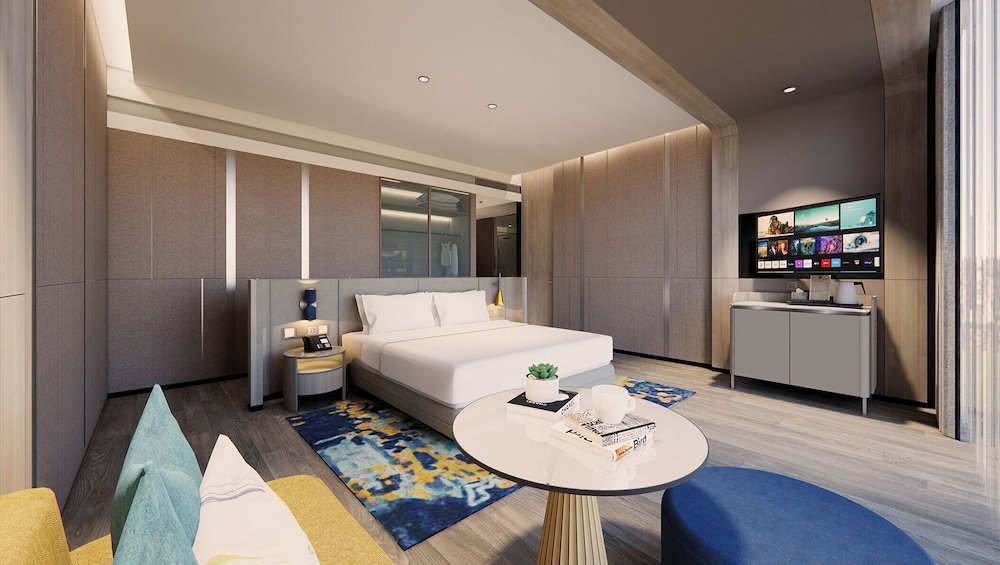 Suite, 1 King Bed, City View