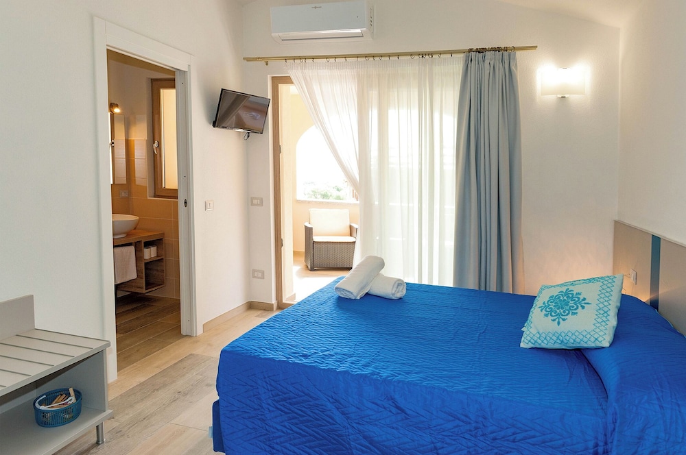 Deluxe Triple Room photo 2