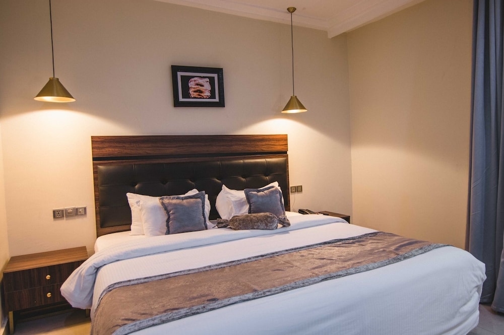 Deluxe Suite - Photo 2