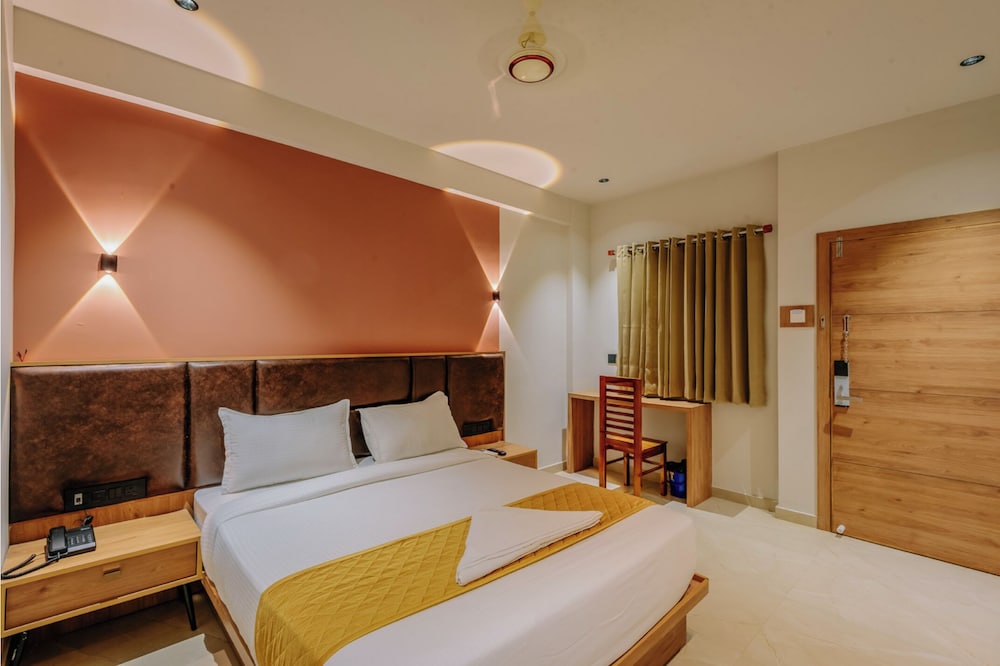 Deluxe Room, City View