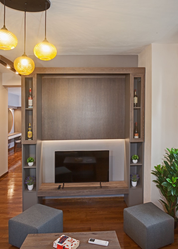 Grand Luxury Suite with Panoramic View - Photo 5