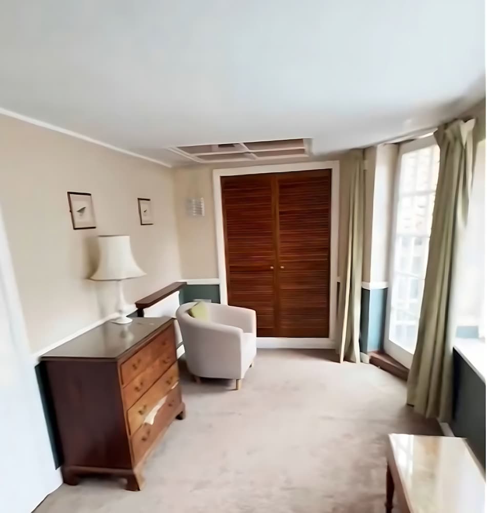 Executive Quadruple Room photo 3