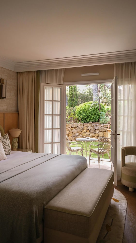 Executive Room - Photo 11