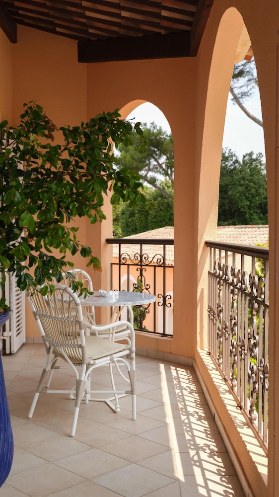 Suite, Pool View - Photo 5
