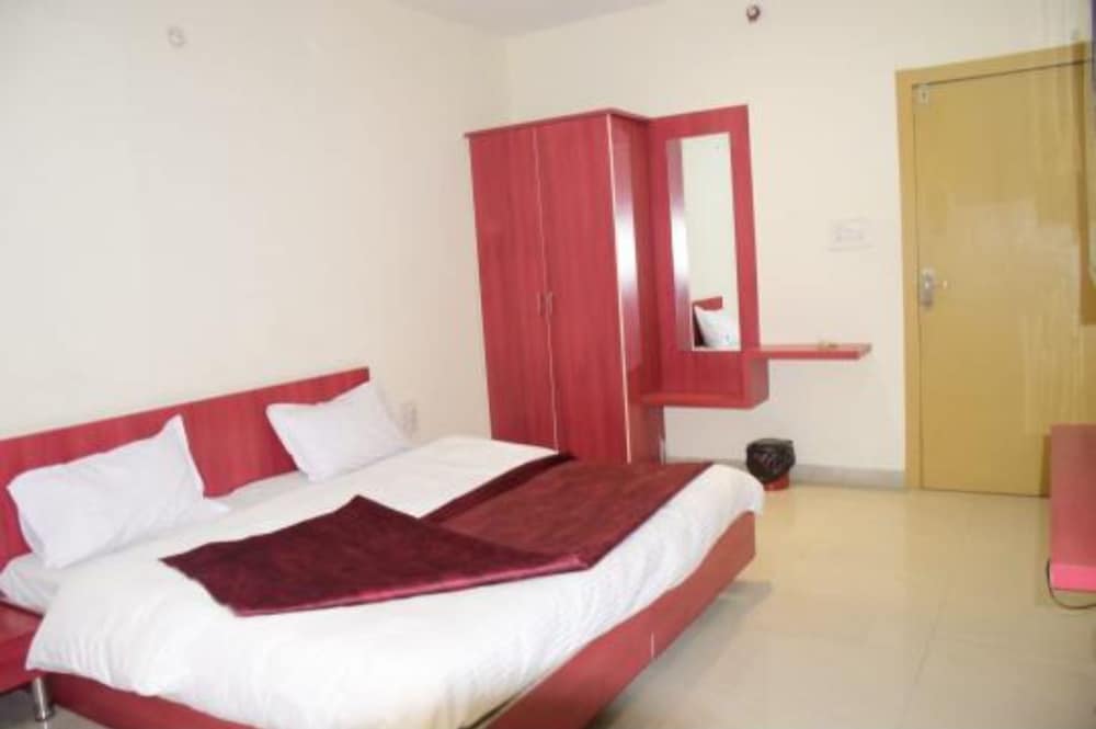 Deluxe Room - Photo 5