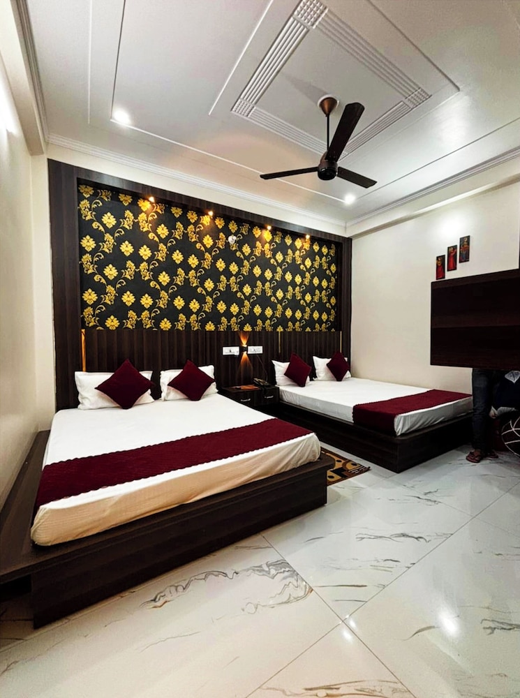 Deluxe Quadruple Room, City View