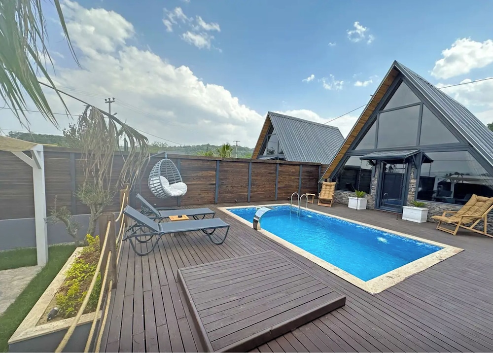Deluxe Bungalow photo 1