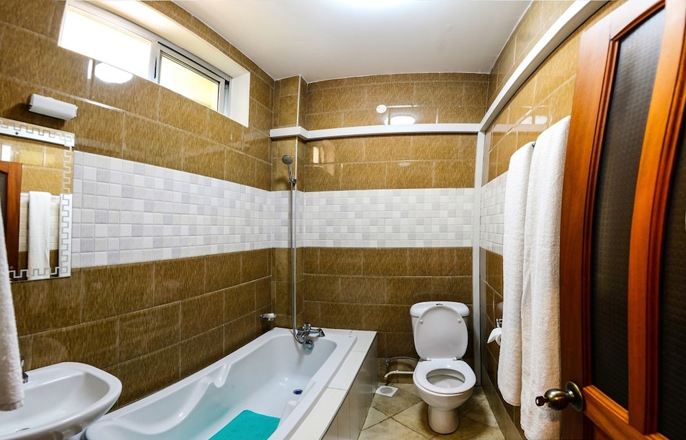 Standard Twin Room - Photo 6