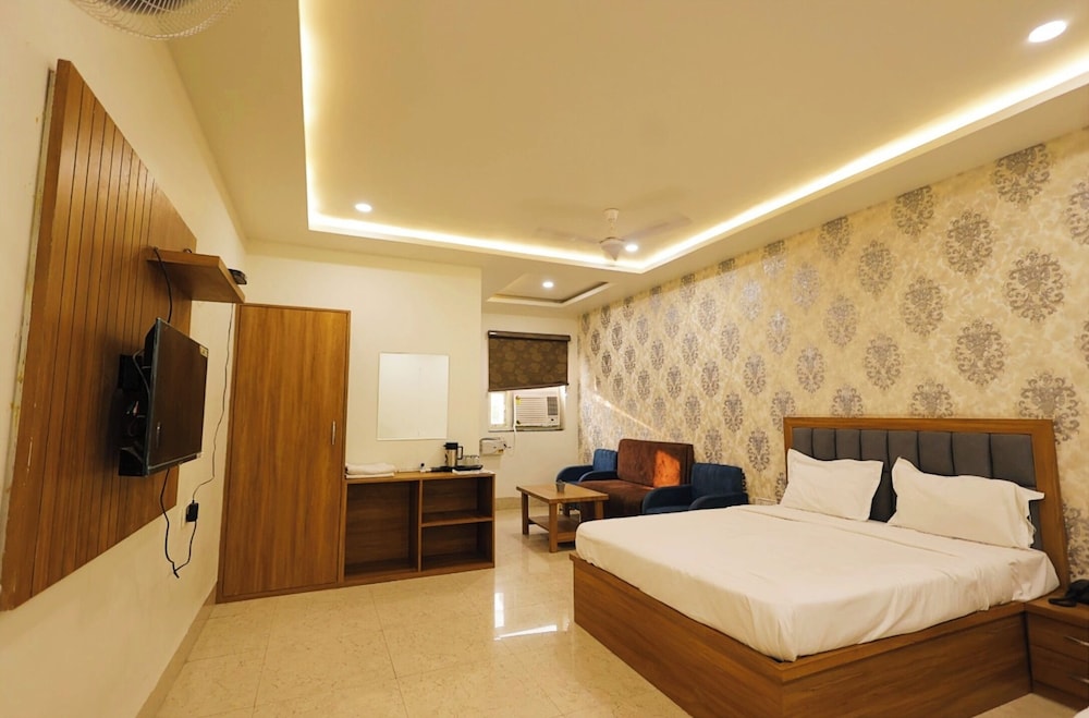 Superior Double Room, City View