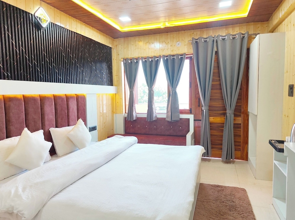 Deluxe Double Room, Lake View