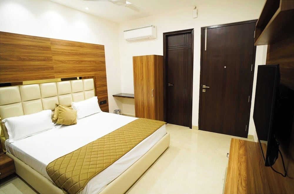 Standard Double Room, City View