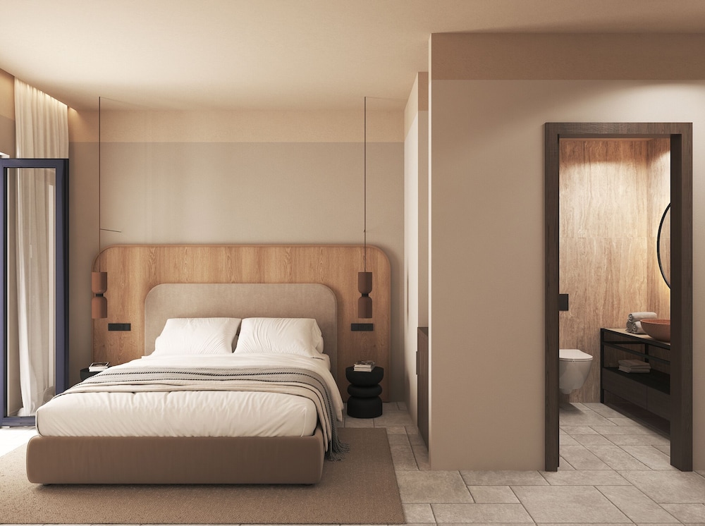 Comfort Room with Balcony - Photo 3