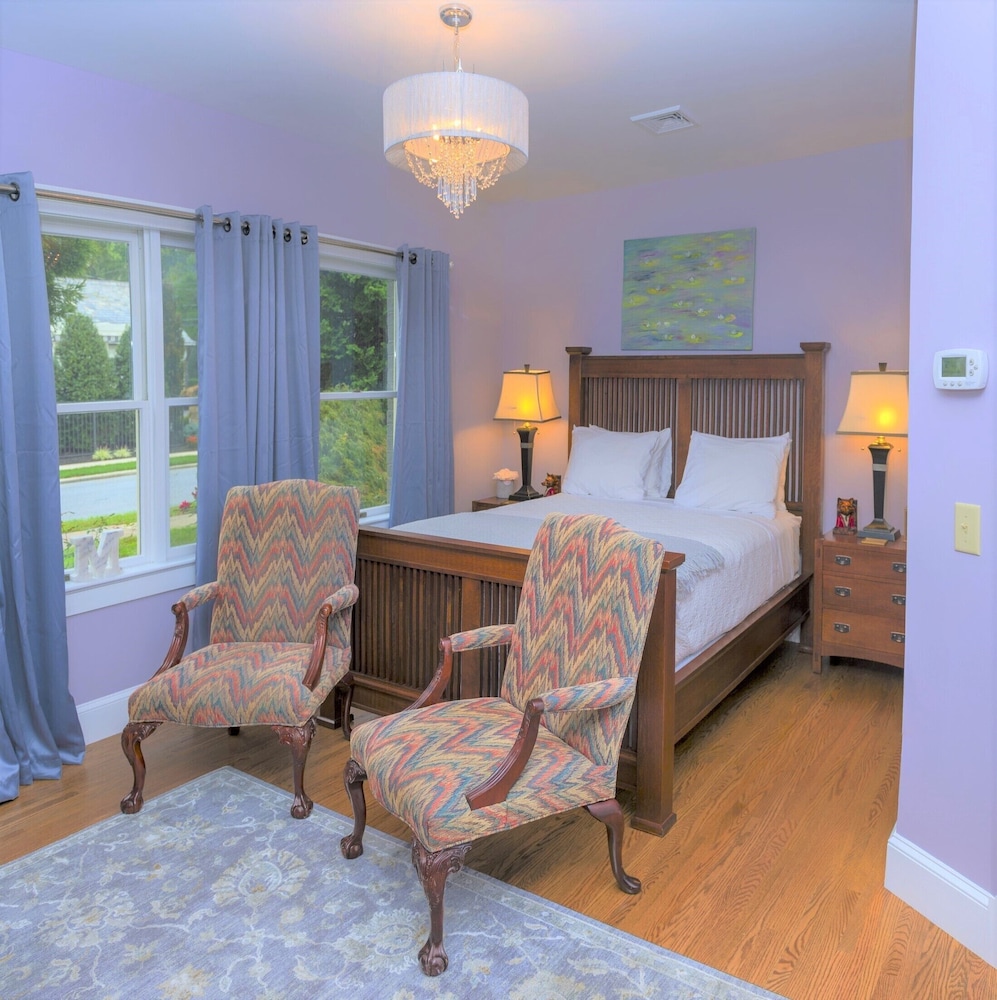Suite, Ensuite (The Jeanne Suite)