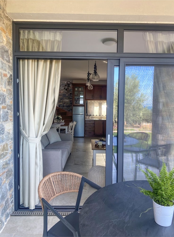 Villa, Smoking photo 2