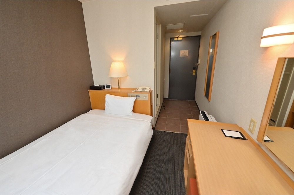Semi-double Room, Smoking