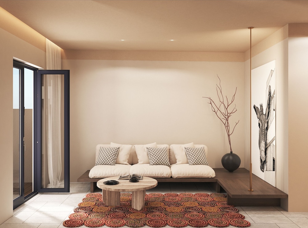 Open Plan Suite with Balcony - Photo 2