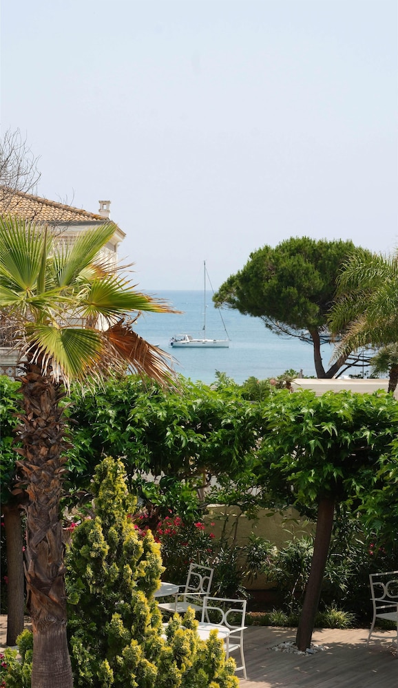 Suite, Pool View - Photo 3