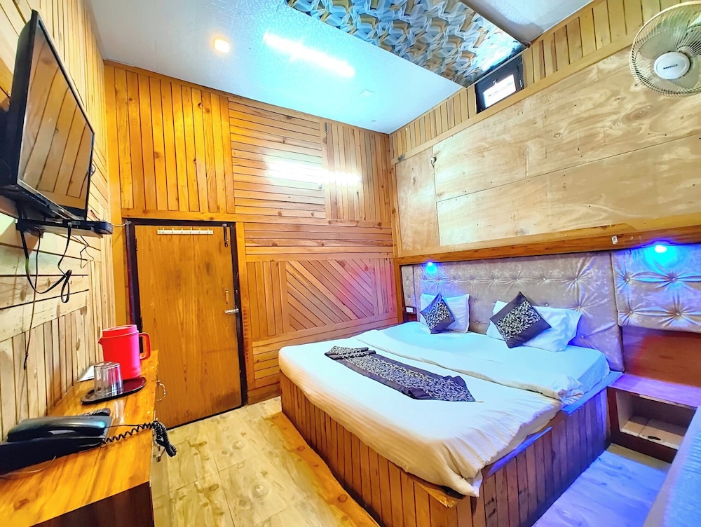 Deluxe Double Room, Multiple Beds photo 2