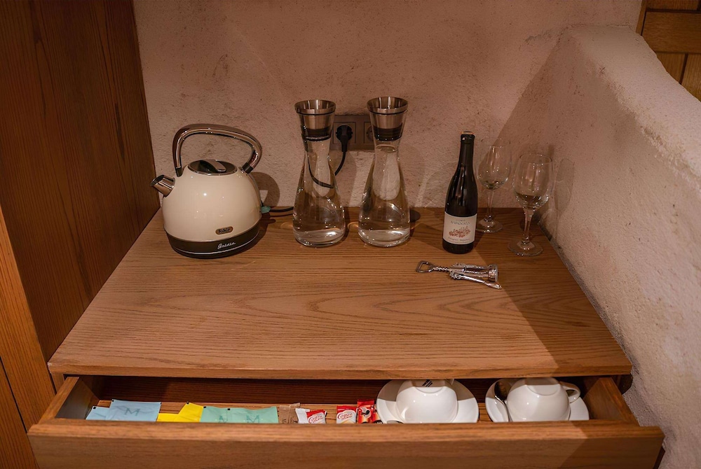 Deluxe Cave Room - Photo 11