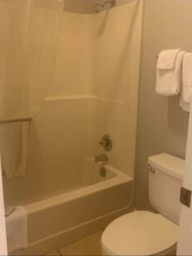 Deluxe Room, 2 Queen Beds, Non Smoking photo 3