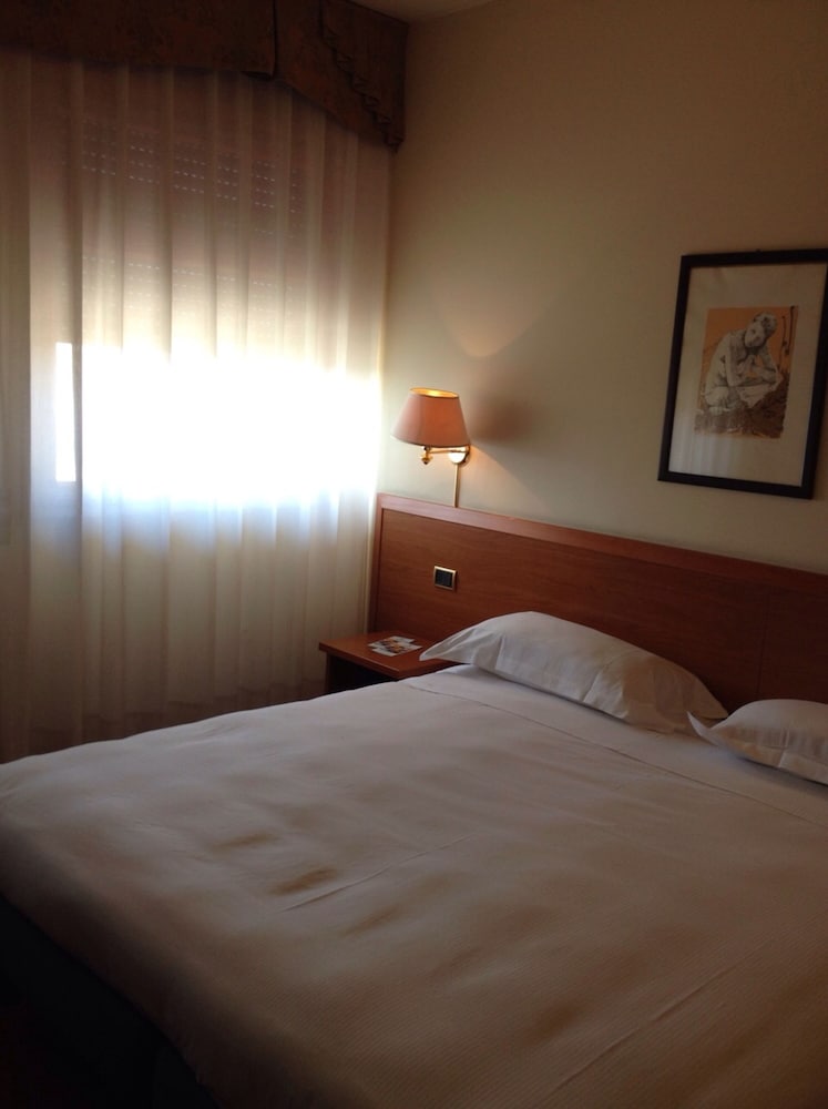 Double or Twin Room - Photo 15