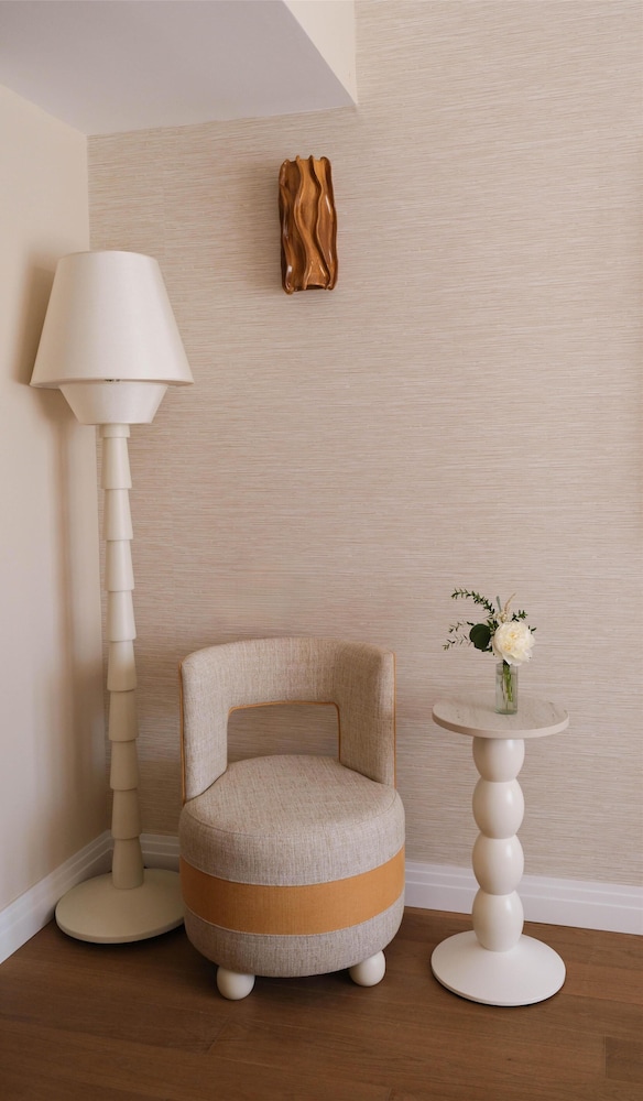 Deluxe Room - Photo 8