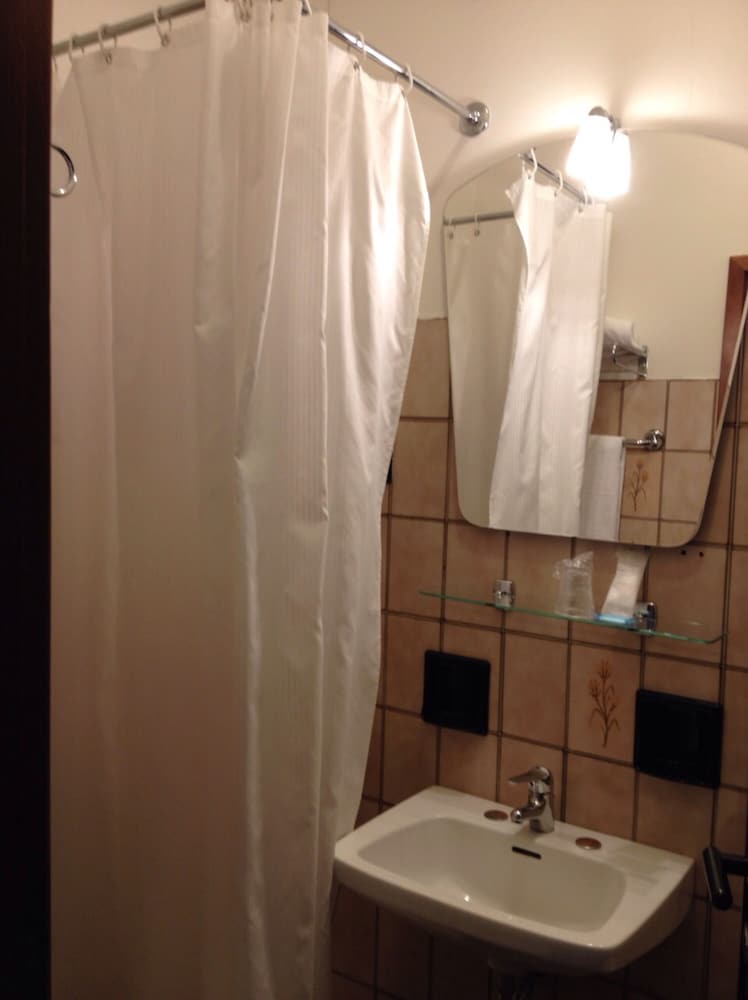 Triple Room - Photo 19