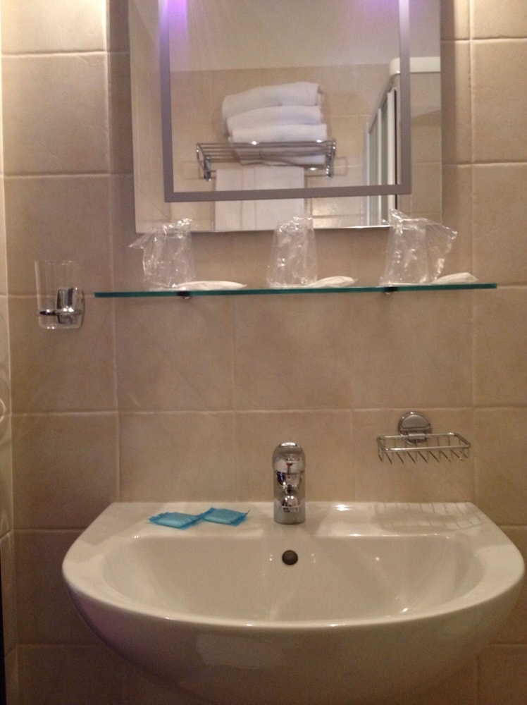 Triple Room - Photo 13