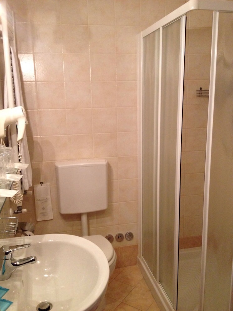 Triple Room - Photo 18
