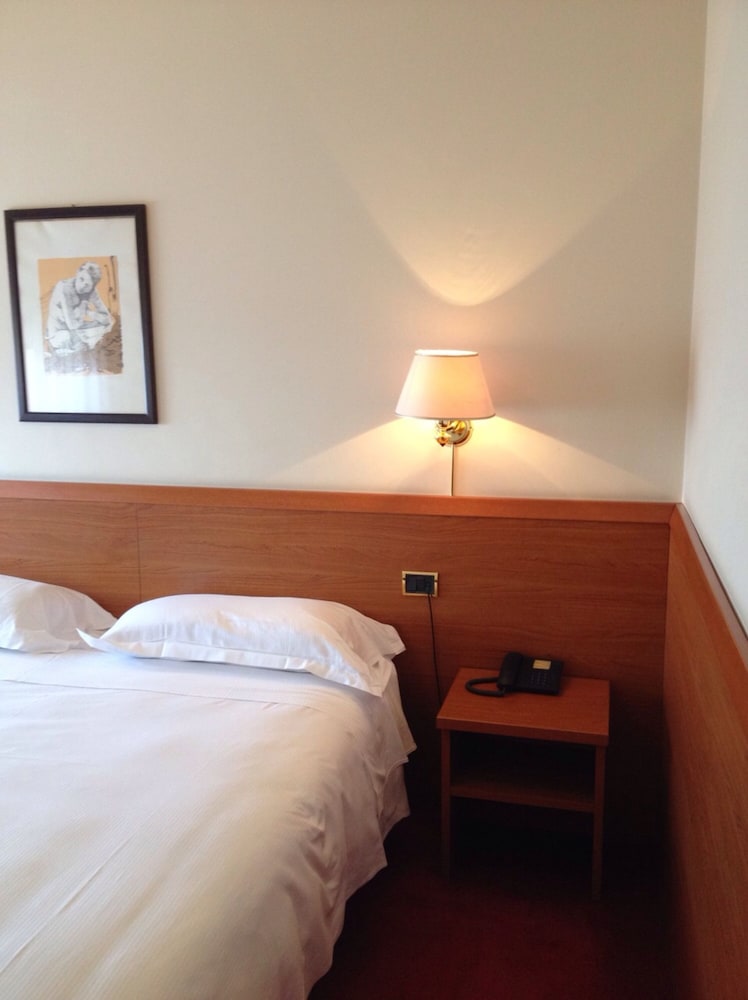 Double or Twin Room - Photo 16