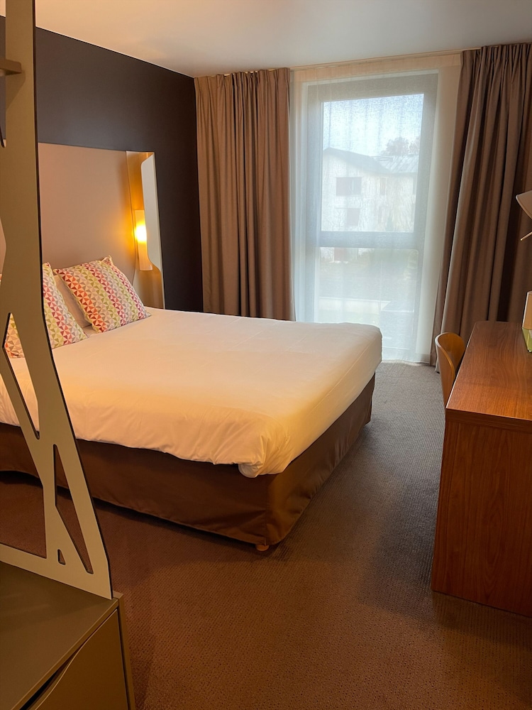 Standard Room, Multiple Beds photo 3